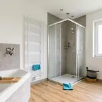 Kleeoase - Luxus Apartment- Jacuzzi - Dachterrasse - Kochinsel - In 10 Min