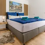 Kleeoase - Luxus Apartment- Jacuzzi - Dachterrasse - Kochinsel - In 10 Min Apartment *