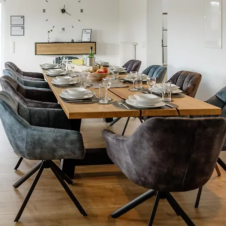 Kleeoase - Luxus Apartment- Jacuzzi - Dachterrasse - Kochinsel - Kostenlose Parkplaetze - In 10 Min Greifenstein