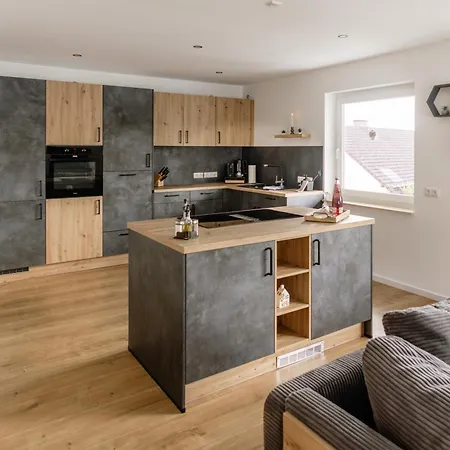 Kleeoase - Luxus Apartment- Jacuzzi - Dachterrasse - Kochinsel - Kostenlose Parkplaetze - In 10 Min Appartement *