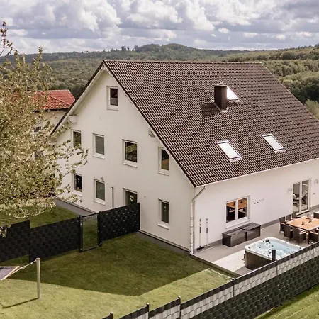 Appartement Kleeoase - Luxus Apartment- Jacuzzi - Dachterrasse - Kochinsel - Kostenlose Parkplaetze - In 10 Min