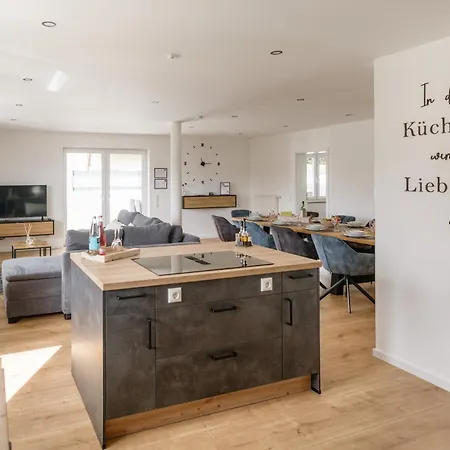 Kleeoase - Luxus Apartment- Jacuzzi - Dachterrasse - Kochinsel - Kostenlose Parkplaetze - In 10 Min Appartement *