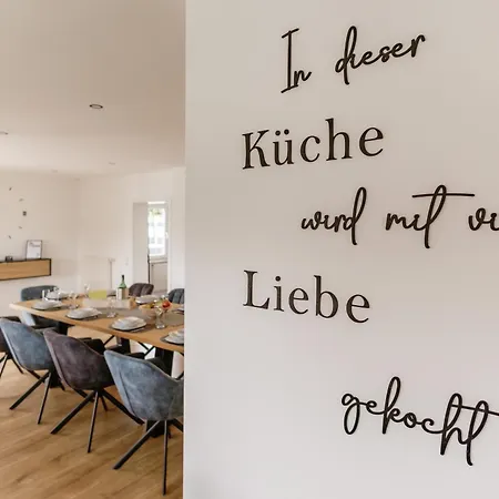 Kleeoase - Luxus Apartment- Jacuzzi - Dachterrasse - Kochinsel - Kostenlose Parkplaetze - In 10 Min Greifenstein