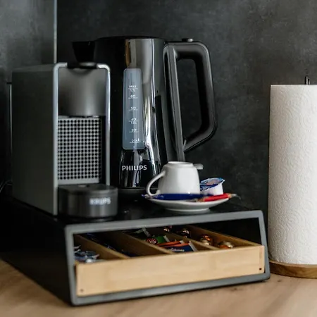 Kleeoase - Luxus Apartment- Jacuzzi - Dachterrasse - Kochinsel - Kostenlose Parkplaetze - In 10 Min アパート Greifenstein