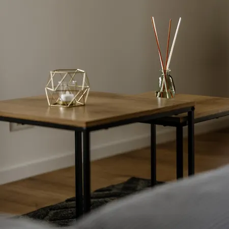 Kleeoase - Luxus Apartment- Jacuzzi - Dachterrasse - Kochinsel - Kostenlose Parkplaetze - In 10 Min アパート Greifenstein