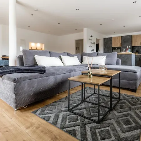 Appartement Kleeoase - Luxus Apartment- Jacuzzi - Dachterrasse - Kochinsel - Kostenlose Parkplaetze - In 10 Min