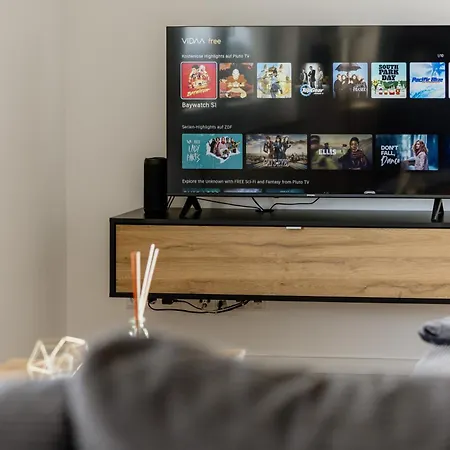 Kleeoase - Luxus Apartment- Jacuzzi - Dachterrasse - Kochinsel - Kostenlose Parkplaetze - In 10 Min Greifenstein