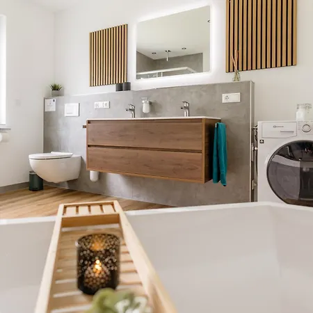 Kleeoase - Luxus Apartment- Jacuzzi - Dachterrasse - Kochinsel - Kostenlose Parkplaetze - In 10 Min *