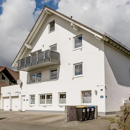 Kleeoase - Luxus Apartment- Jacuzzi - Dachterrasse - Kochinsel - Kostenlose Parkplaetze - In 10 Min * Greifenstein