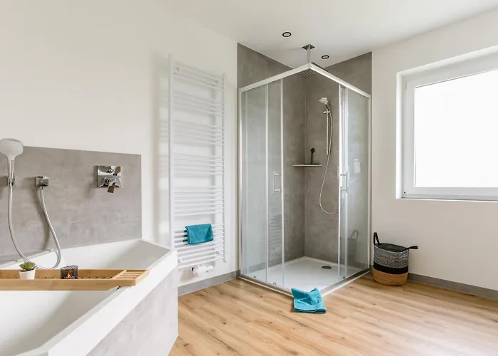 Kleeoase - Luxus Apartment- Jacuzzi - Dachterrasse - Kochinsel - Kostenlose Parkplaetze - In 10 Min