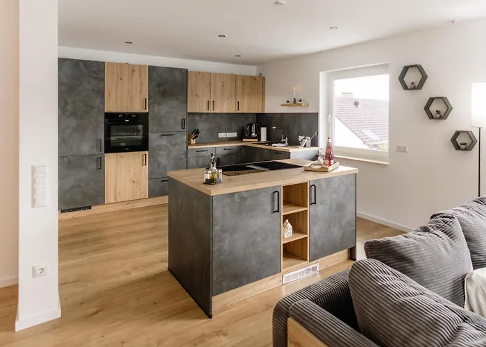 Kleeoase - Luxus Apartment- Jacuzzi - Dachterrasse - Kochinsel - Kostenlose Parkplaetze - In 10 Min Appartement *