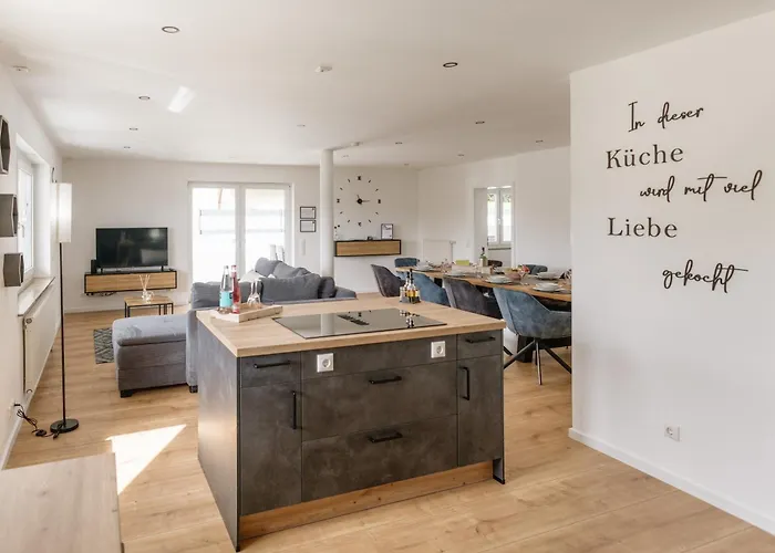 Kleeoase - Luxus Apartment- Jacuzzi - Dachterrasse - Kochinsel - Kostenlose Parkplaetze - In 10 Min Appartement *