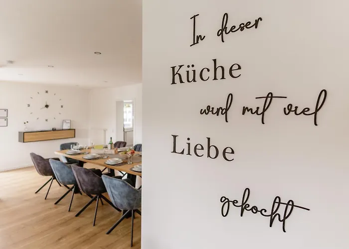 Kleeoase - Luxus Apartment- Jacuzzi - Dachterrasse - Kochinsel - Kostenlose Parkplaetze - In 10 Min Greifenstein