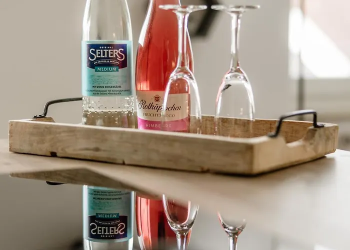 Kleeoase - Luxus Apartment- Jacuzzi - Dachterrasse - Kochinsel - Kostenlose Parkplaetze - In 10 Min * Greifenstein