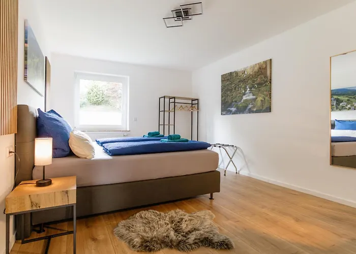 Kleeoase - Luxus Apartment- Jacuzzi - Dachterrasse - Kochinsel - Kostenlose Parkplaetze - In 10 Min *