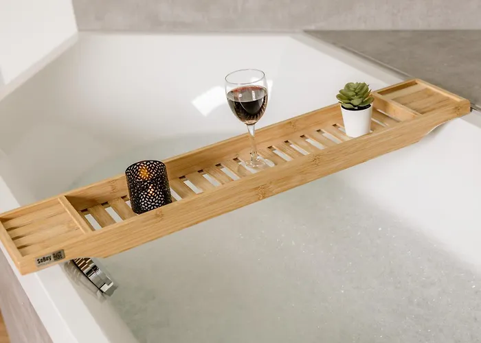 Kleeoase - Luxus Apartment- Jacuzzi - Dachterrasse - Kochinsel - Kostenlose Parkplaetze - In 10 Min