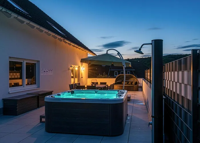 Kleeoase - Luxus Apartment- Jacuzzi - Dachterrasse - Kochinsel - Kostenlose Parkplaetze - In 10 Min Appartement