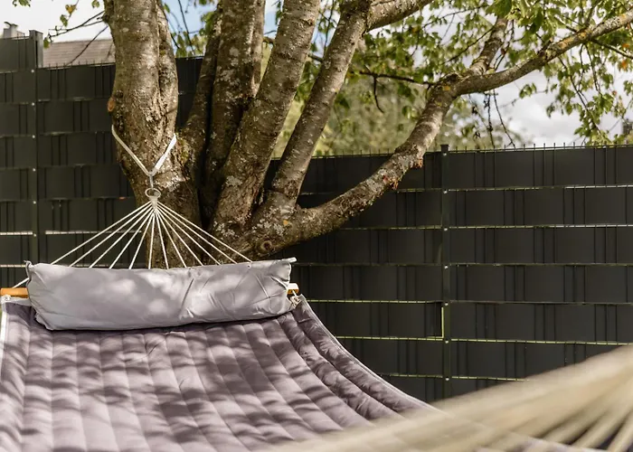 Kleeoase - Luxus Apartment- Jacuzzi - Dachterrasse - Kochinsel - Kostenlose Parkplaetze - In 10 Min * Greifenstein