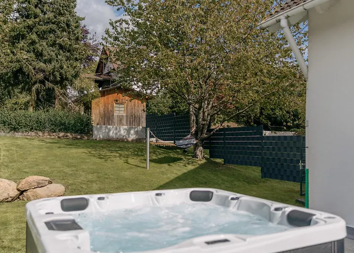 Kleeoase - Luxus Apartment- Jacuzzi - Dachterrasse - Kochinsel - Kostenlose Parkplaetze - In 10 Min Appartement